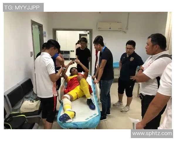 泰山小将彭逸翔遭遇意外受伤10分钟内被撞击两次非因踢球而是被肘击